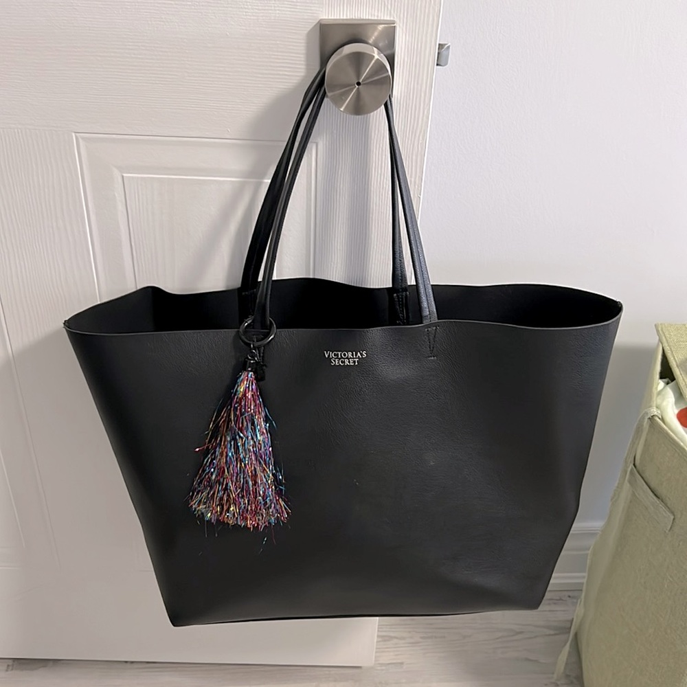 Faux leather Victoria Secret Tote Bag 🩷🩵🤍